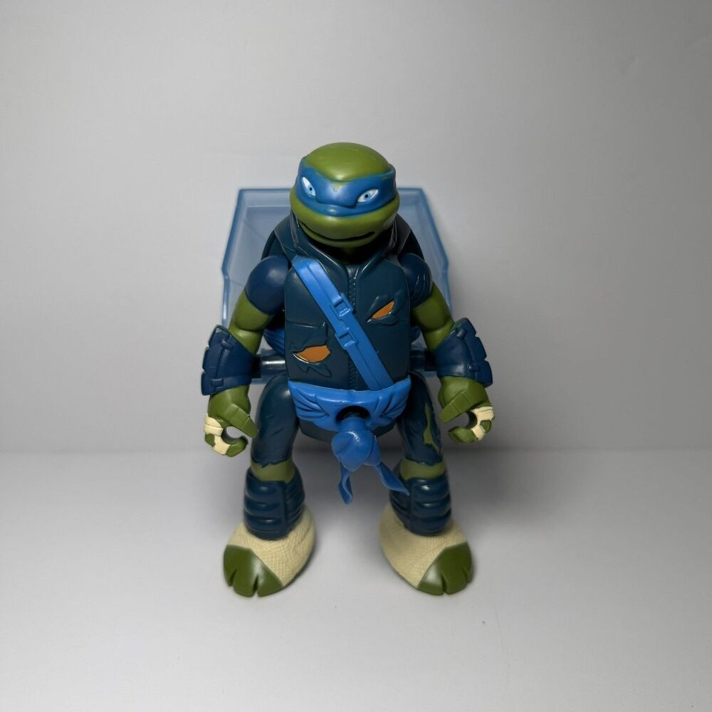 Teenage Mutant Ninja Turtle Blue Leonardo Throw n Battle Figure 2013 PreOwned 6"